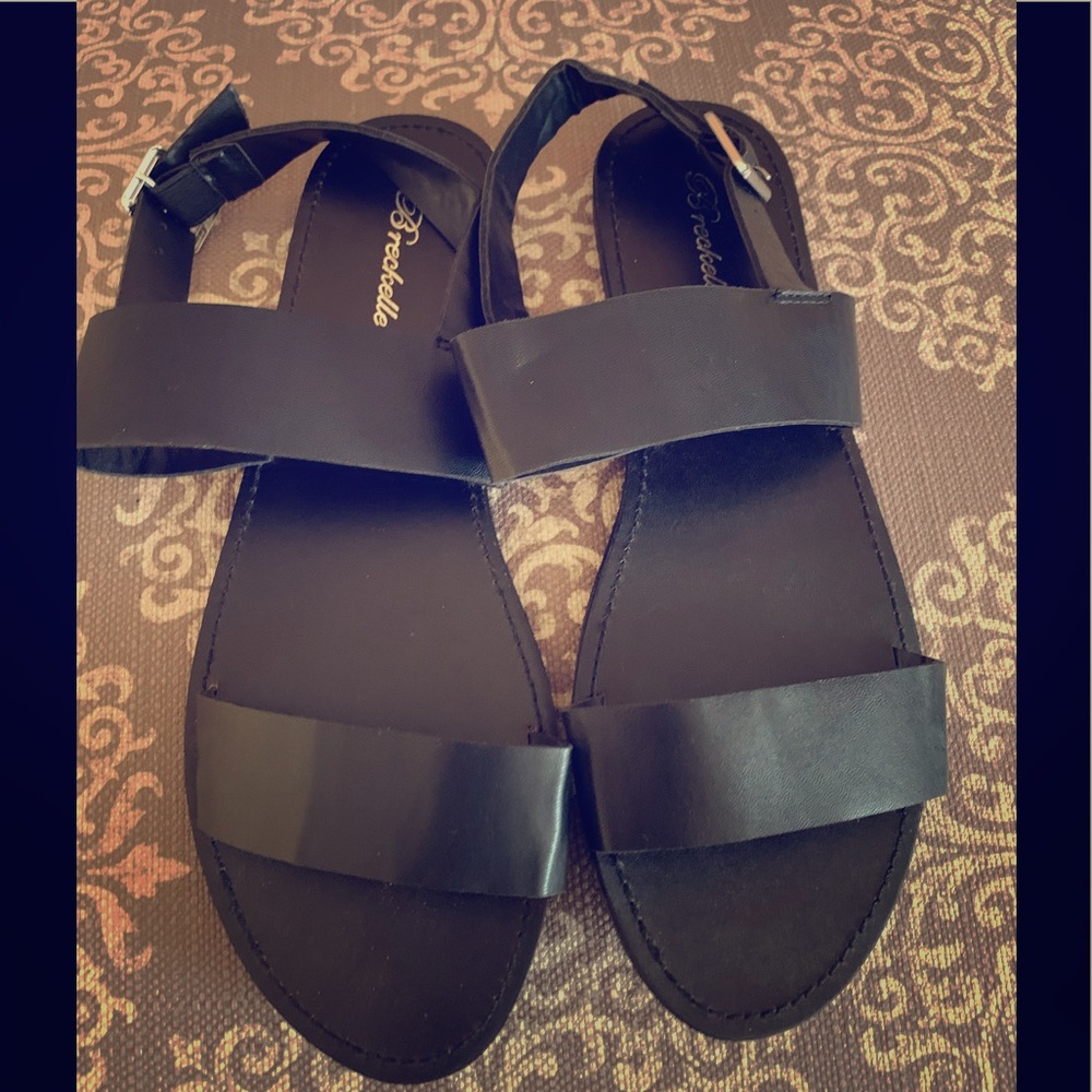 Breckelle’s basic black strappy sandal sz9